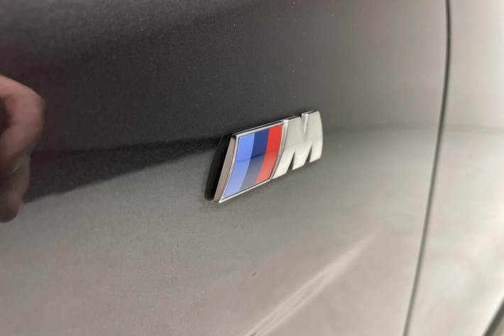 Grå BMW iX3 fra 2023
