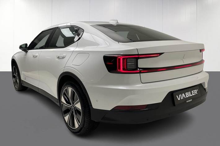 Hvid Polestar 2 fra 2022 set udefra