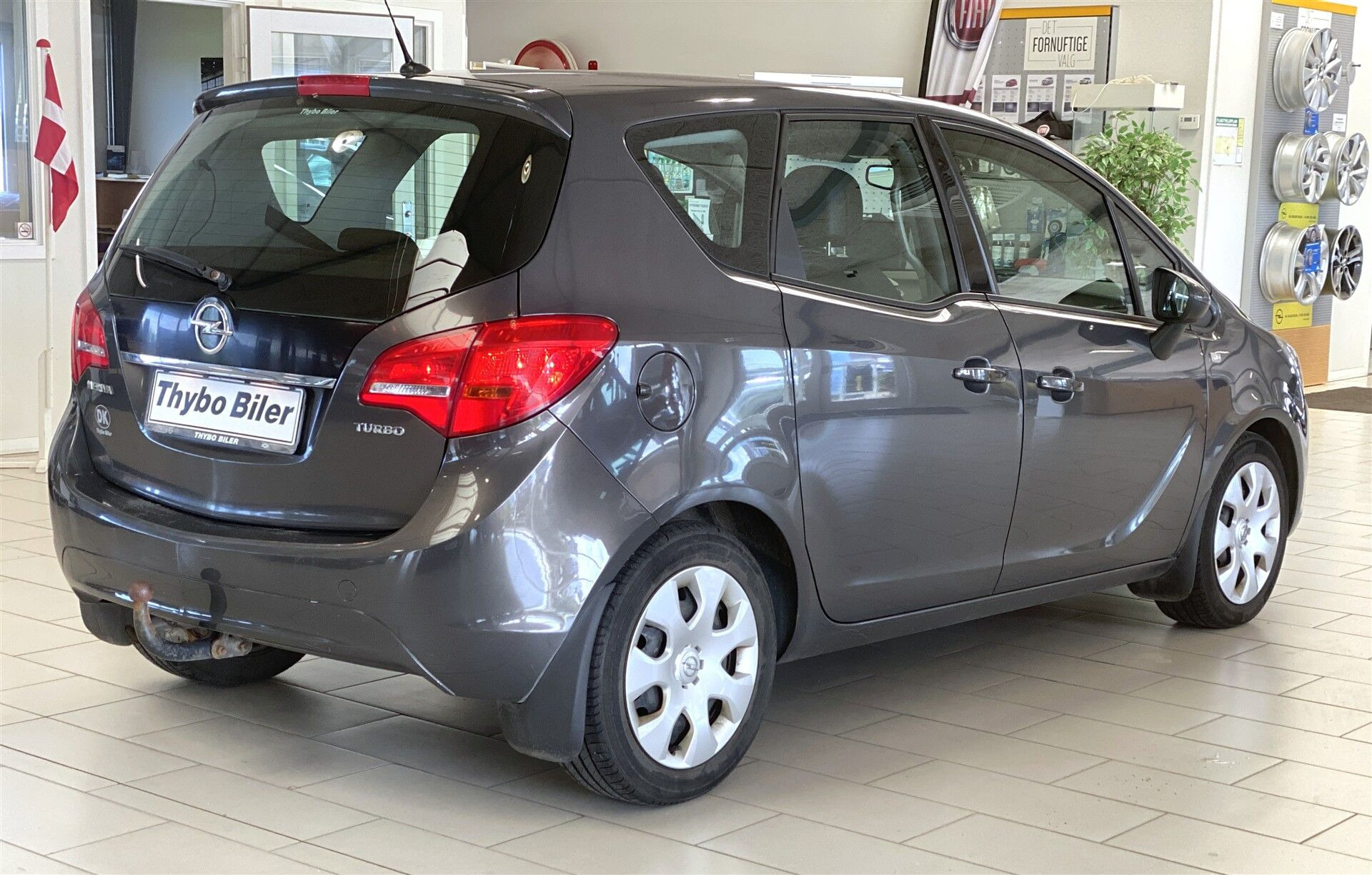 Grå Opel Meriva fra 2014
