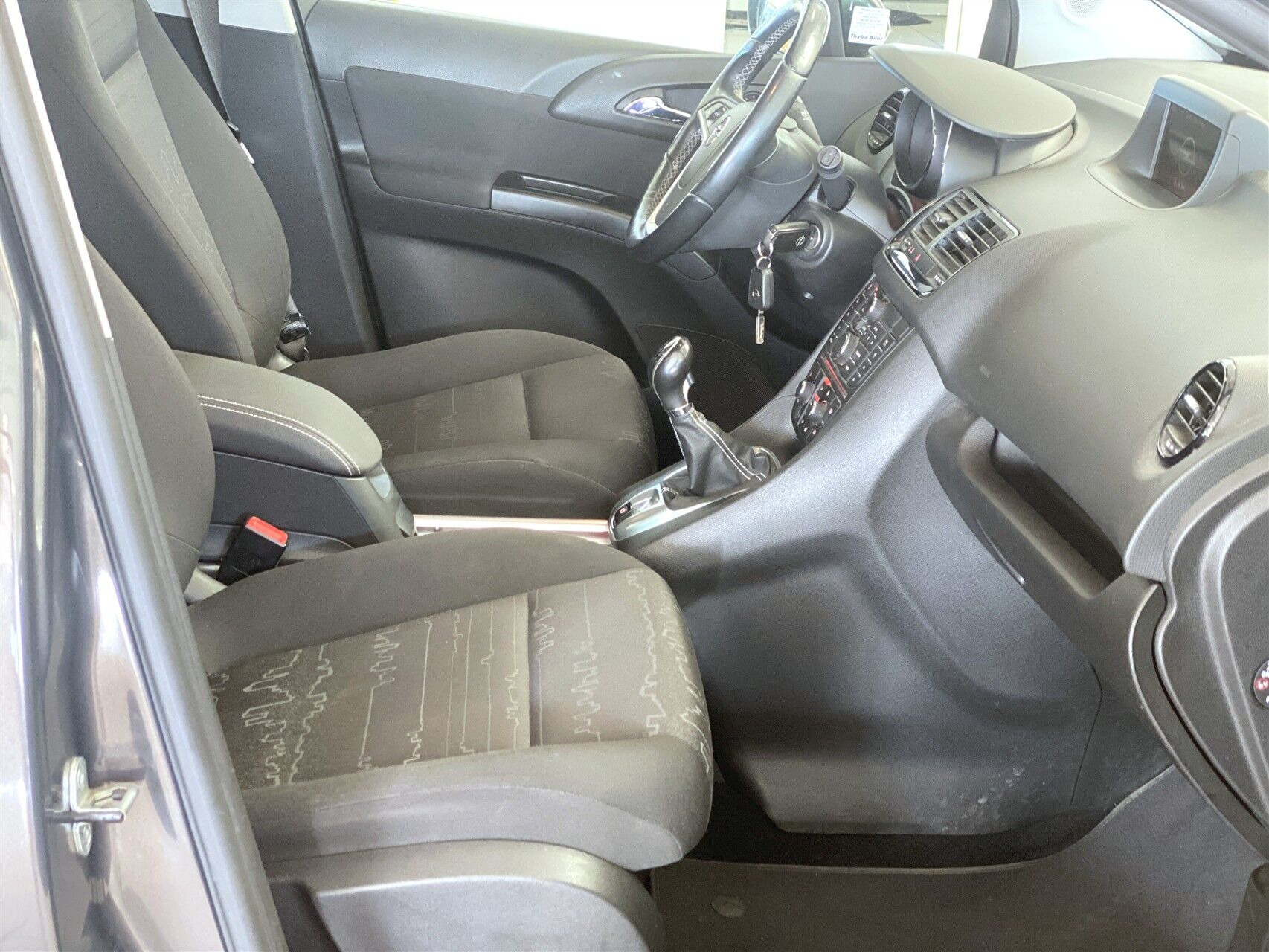 Grå Opel Meriva fra 2014