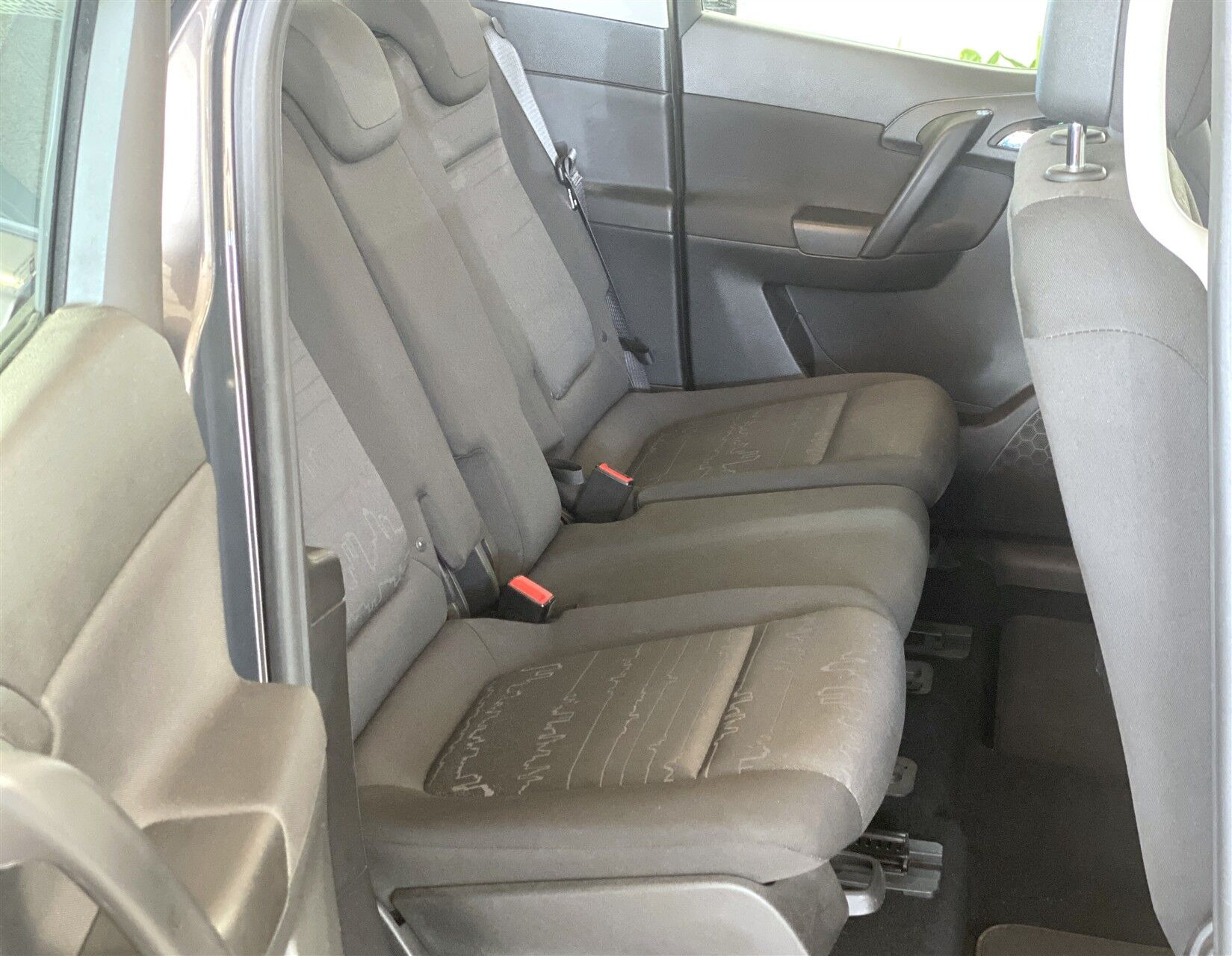 Grå Opel Meriva fra 2014