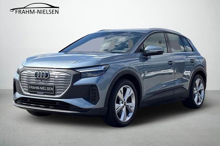 Blå Audi Q4 fra 2023
