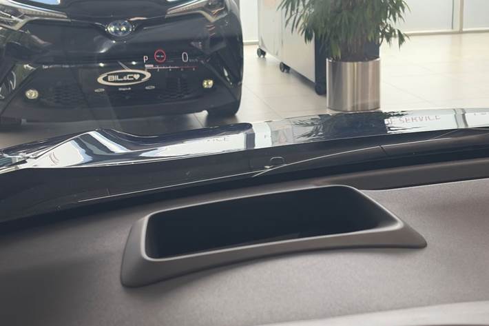 Blå Toyota Yaris Cross fra 2022