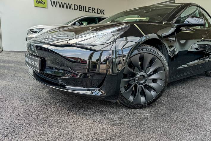 Sort Tesla Model 3 fra 2023