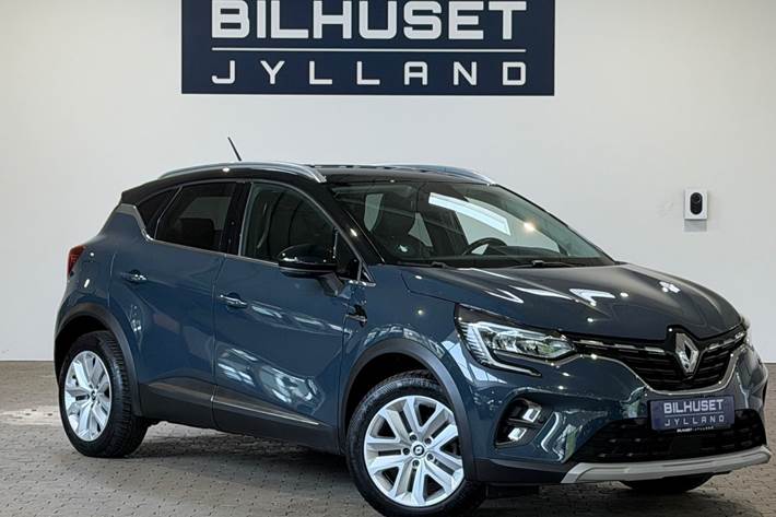 Blå Renault Captur fra 2022 set udefra