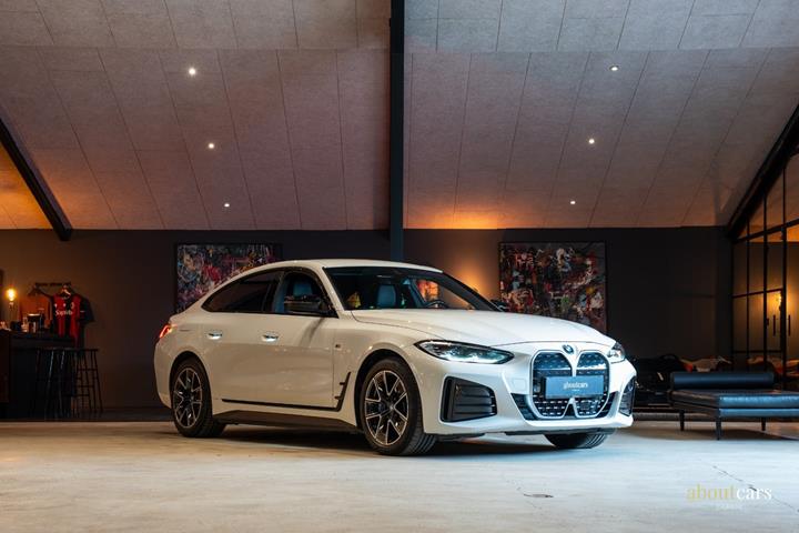 Hvid BMW i4 fra 2024
