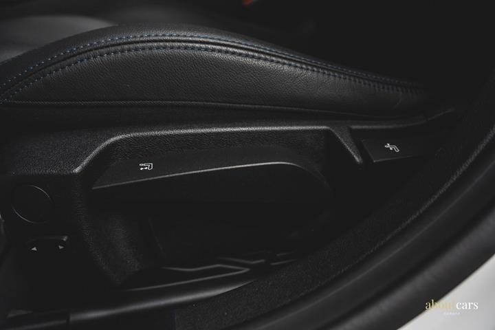 Hvid BMW i4 fra 2024