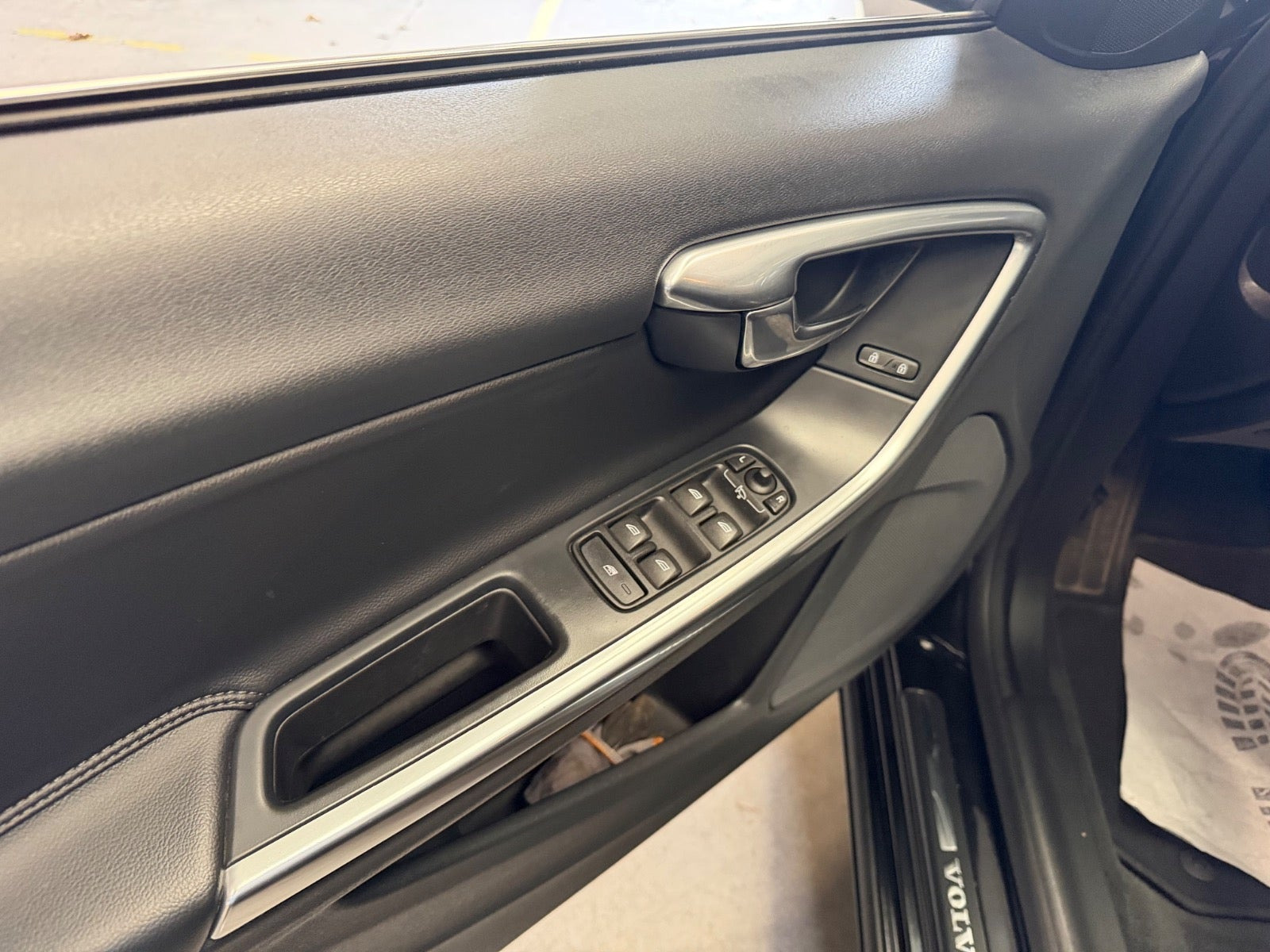Sort Volvo V60 fra 2016