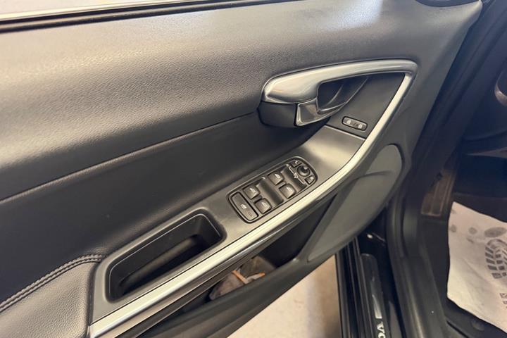 Sort Volvo V60 fra 2016