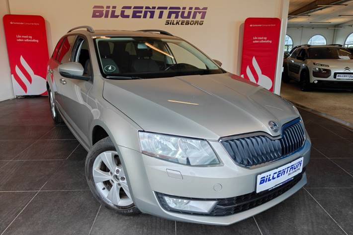 Orange Skoda Octavia fra 2014