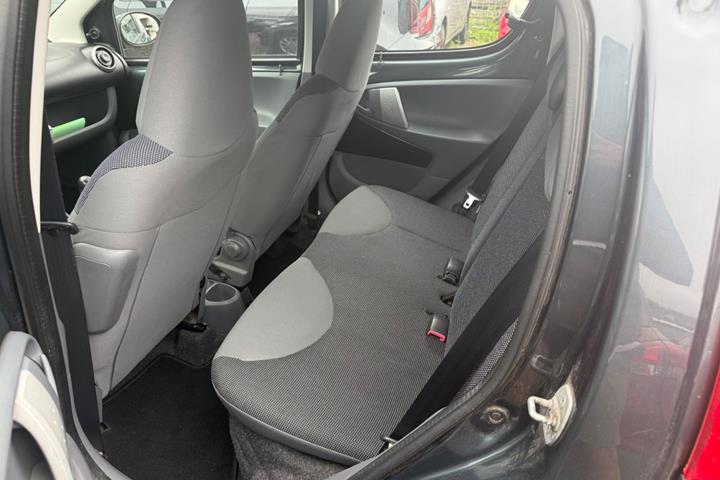 Grå Peugeot 107 fra 2008