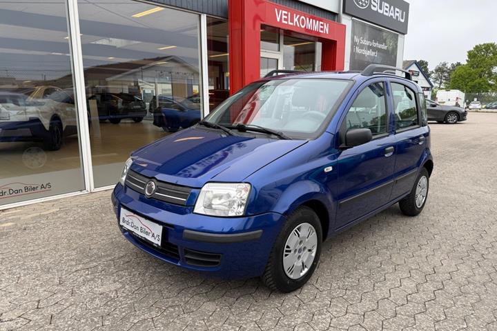 Blå Fiat Panda fra 2008 set udefra