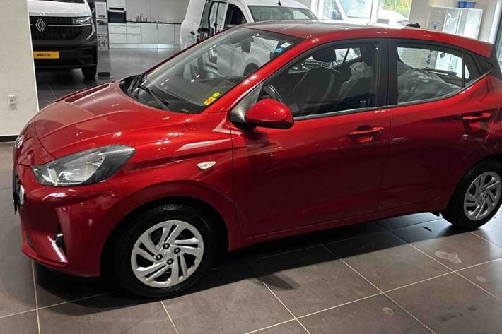 Rød Hyundai i10 fra 2021