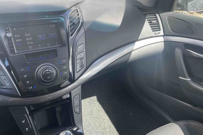 Grå Hyundai i40 fra 2015