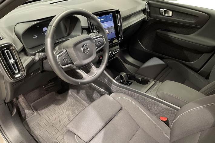 Sort Volvo EX40 fra 2025
