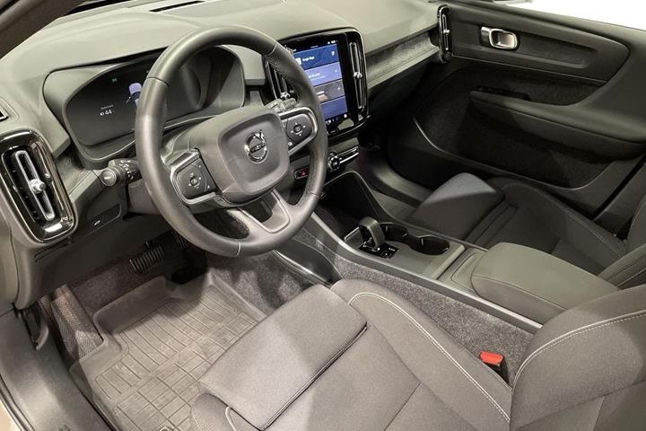 Sort Volvo EX40 fra 2025