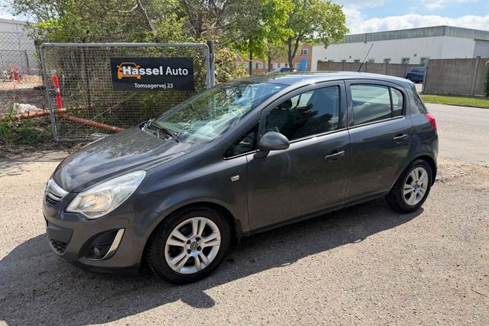 Grøn Opel Corsa fra 2011