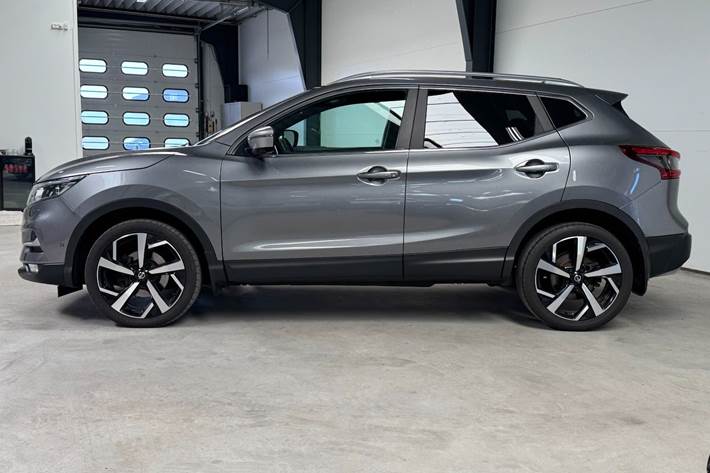Grå Nissan Qashqai fra 2018