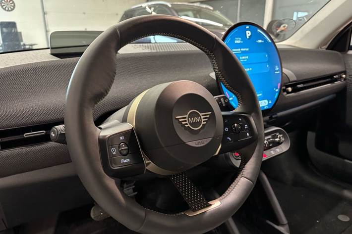 Blå Mini Cooper SE fra 2025