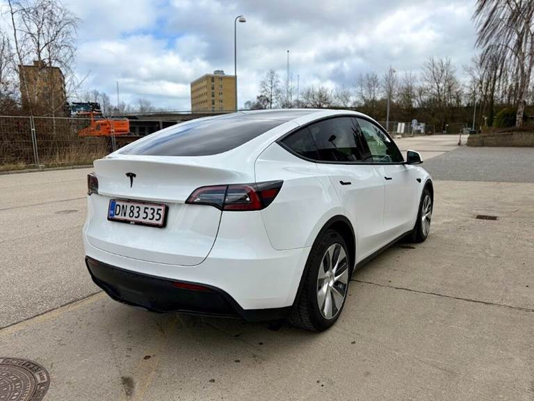 Tesla Model Y Long Range AWD