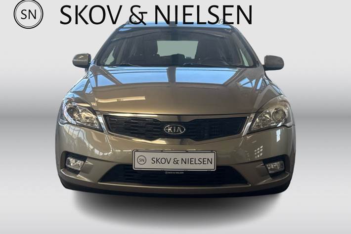 Beige Kia Ceed fra 2011