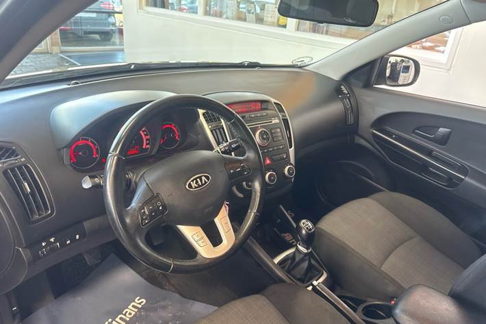 Beige Kia Ceed fra 2011