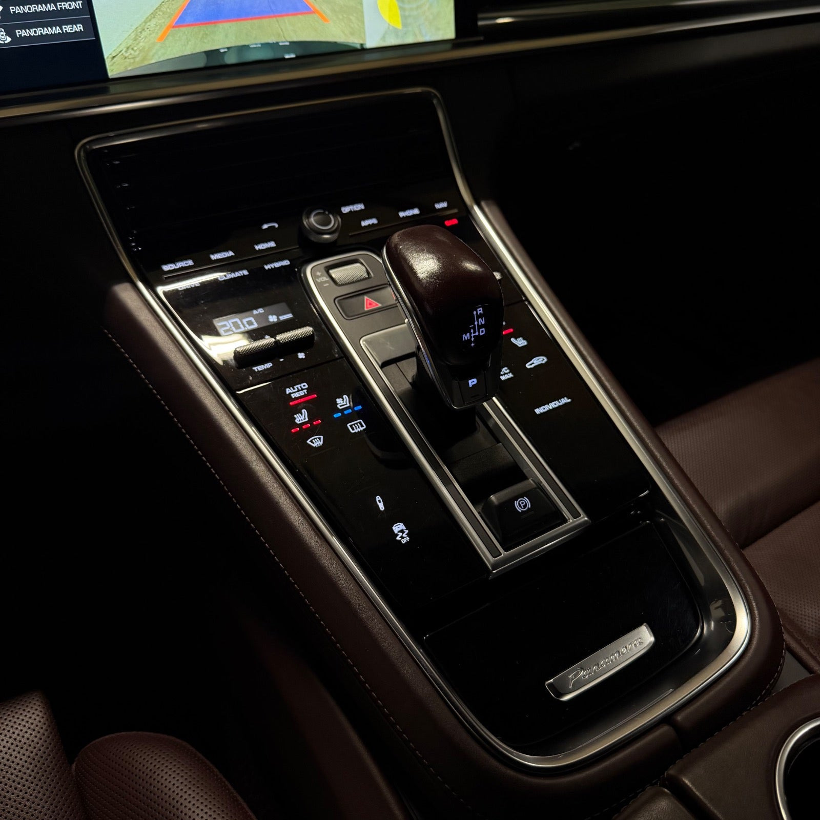 Grå Porsche Panamera 4 fra 2017