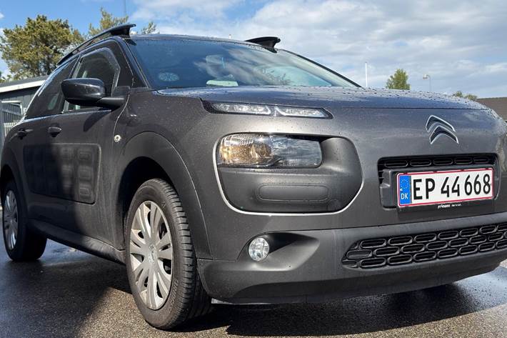 Grå Citroën C4 Cactus fra 2017 set udefra