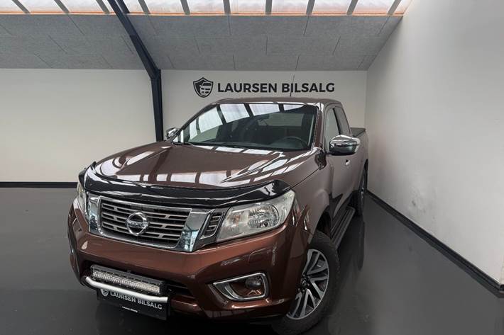 Brun Nissan Navara fra 2016