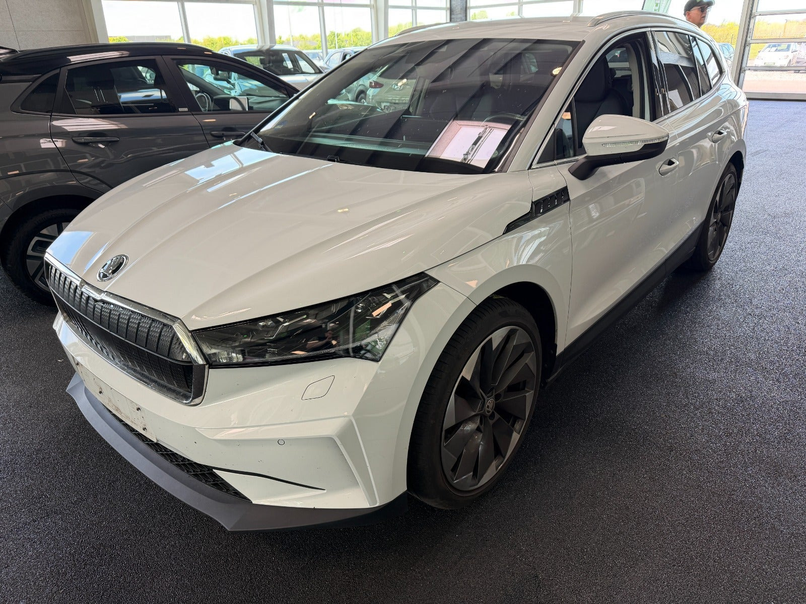 Hvid Skoda Enyaq fra 2021