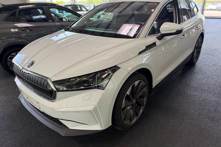 Hvid Skoda Enyaq fra 2021