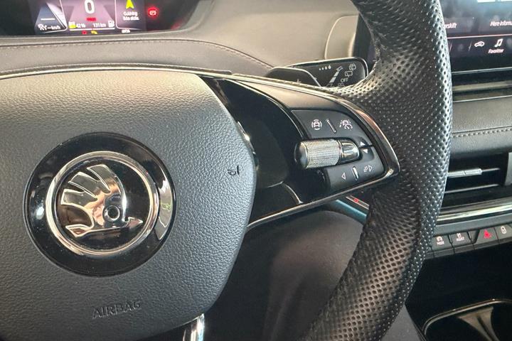 Hvid Skoda Enyaq fra 2021