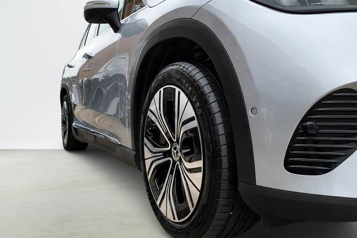 Sølv Mercedes EQE300 SUV fra 2024