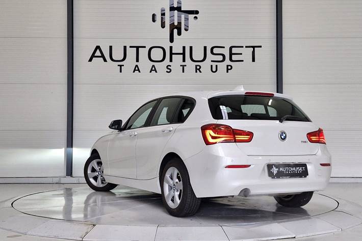 Hvid BMW 118i fra 2018
