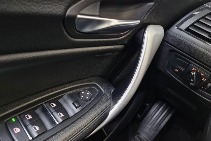 Hvid BMW 118i fra 2018