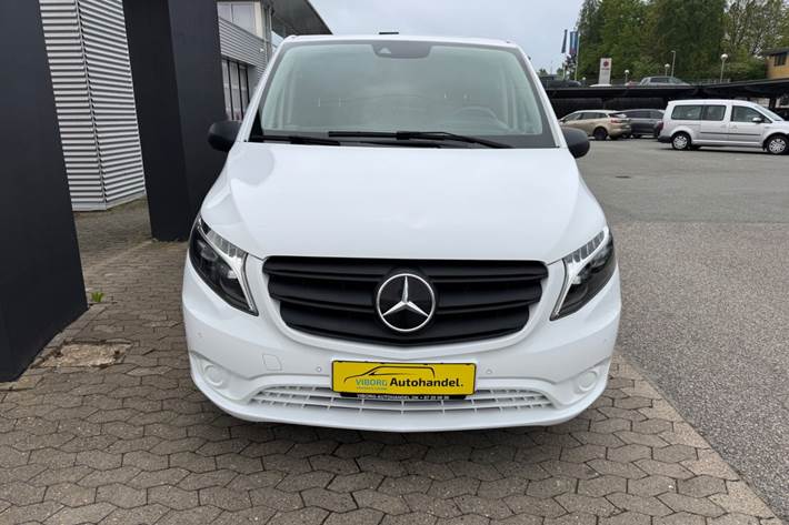 Hvid Mercedes Vito 119 fra 2023