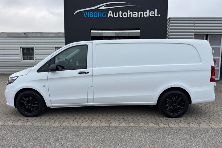 Hvid Mercedes Vito 119 fra 2023