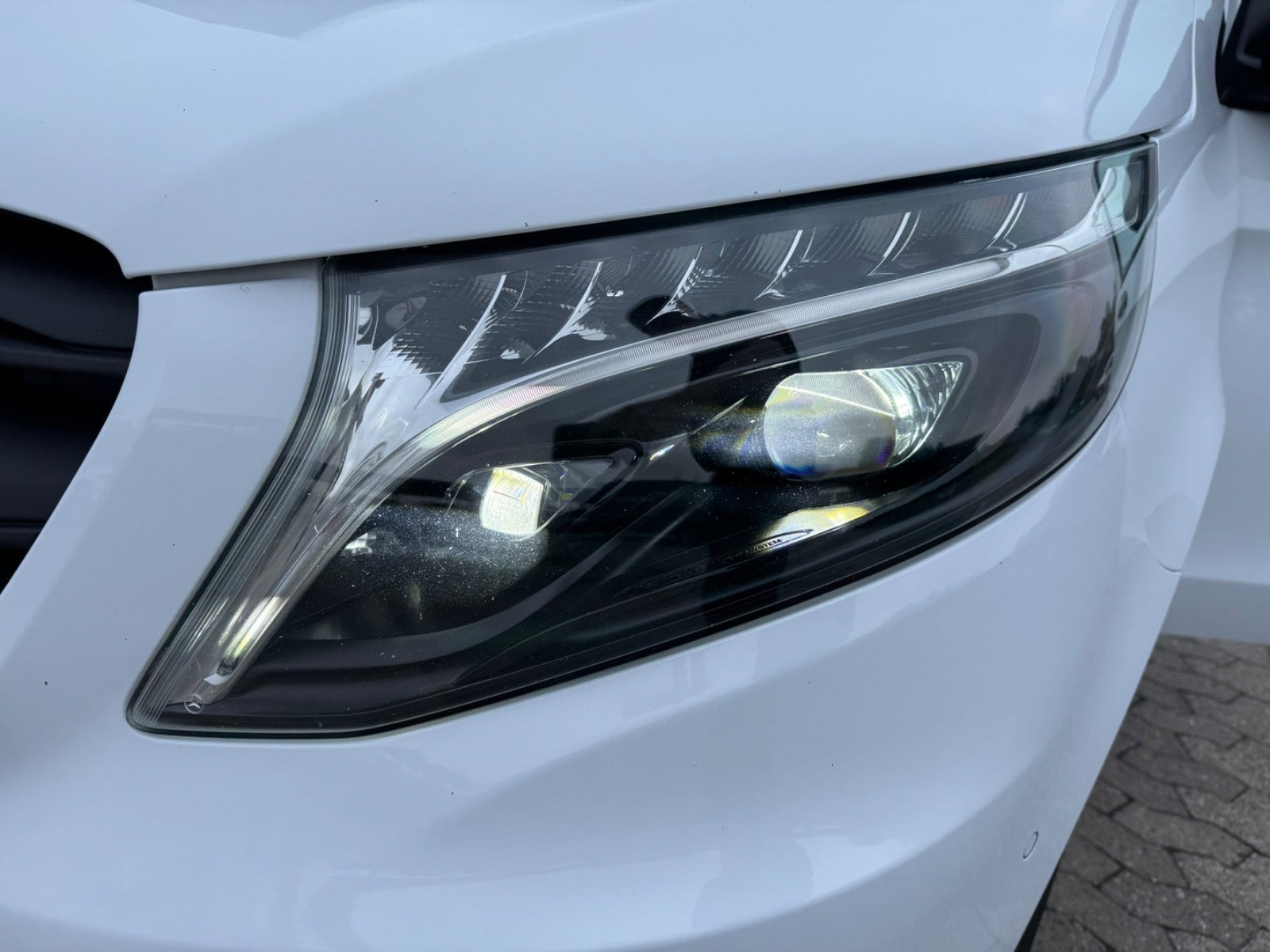 Hvid Mercedes Vito 119 fra 2023