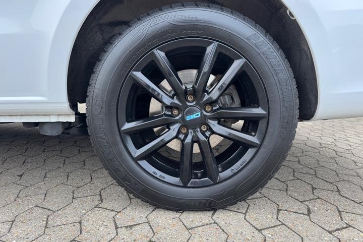 Hvid Mercedes Vito 119 fra 2023