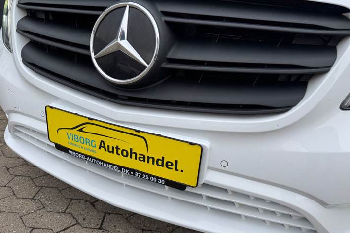 Hvid Mercedes Vito 119 fra 2023