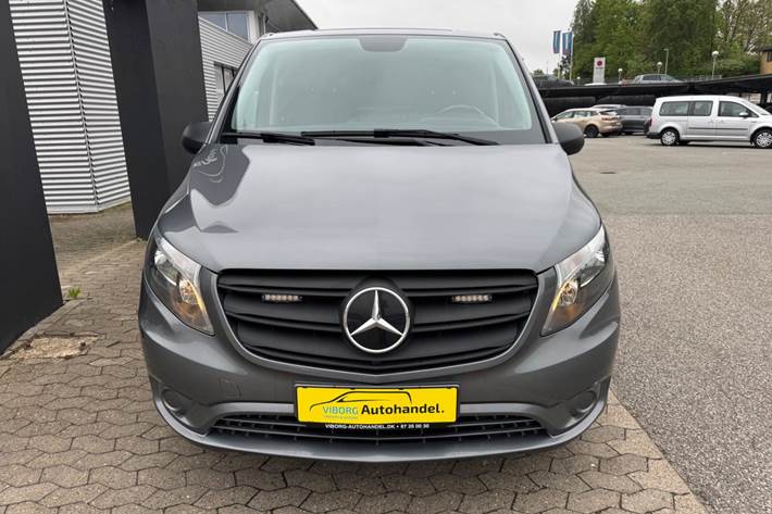 Grå Mercedes Vito 116 fra 2024