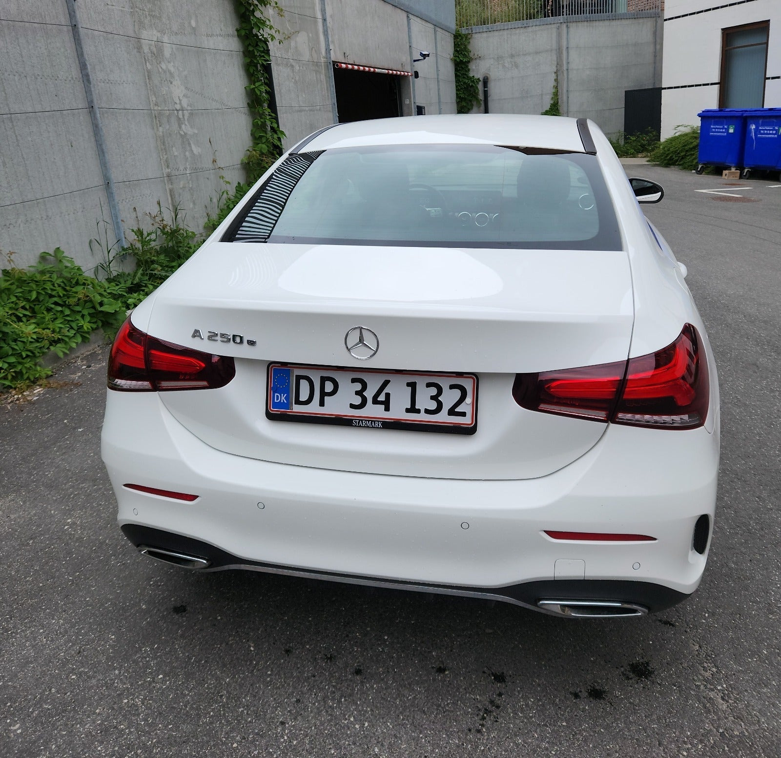 Grå Mercedes A250 e fra 2022