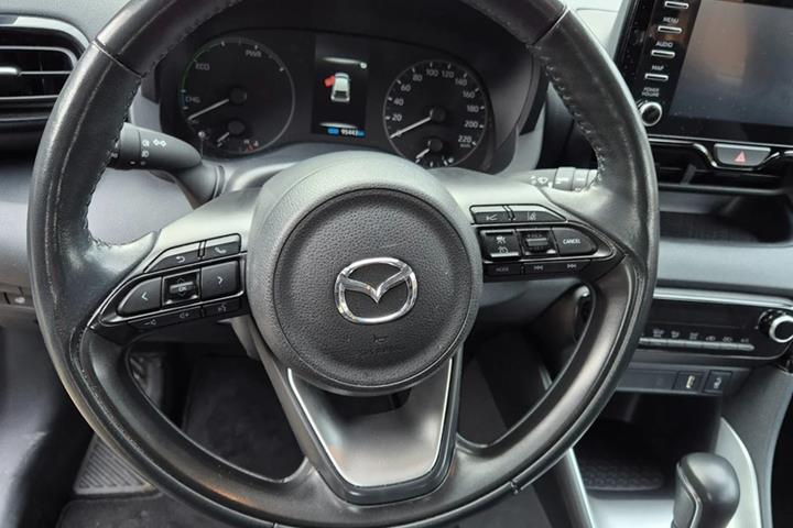 Grå Mazda 2 fra 2022