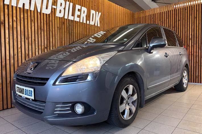 Blå Peugeot 5008 fra 2013