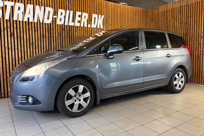 Blå Peugeot 5008 fra 2013