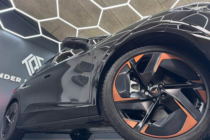 Grå Cupra Tavascan fra 2026