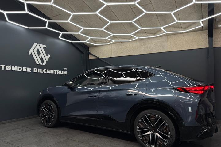 Blå Cupra Tavascan fra 2026