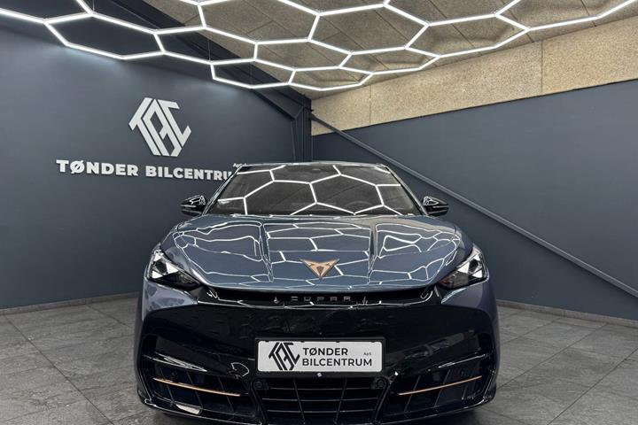 Blå Cupra Tavascan fra 2026