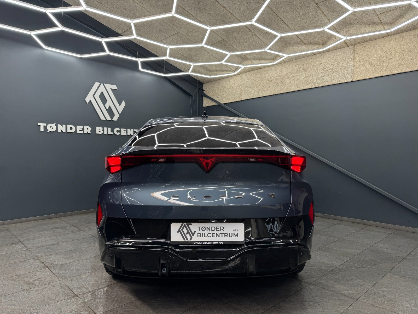 Blå Cupra Tavascan fra 2026