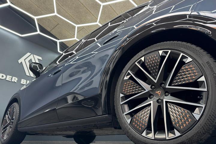 Blå Cupra Tavascan fra 2026